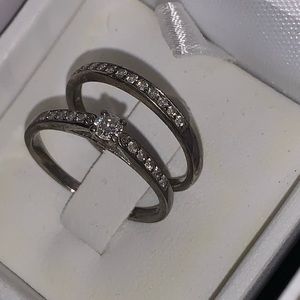 Engagement ring size 7 had six months silver